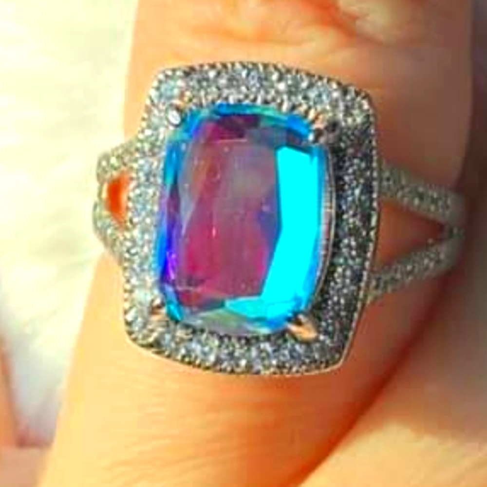 Blue Mercury color changing stone .925 silver